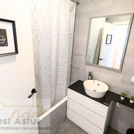 Kadori, Centro Ruta De Vinos Y Estacion De Tren Y Autobus Oviedo